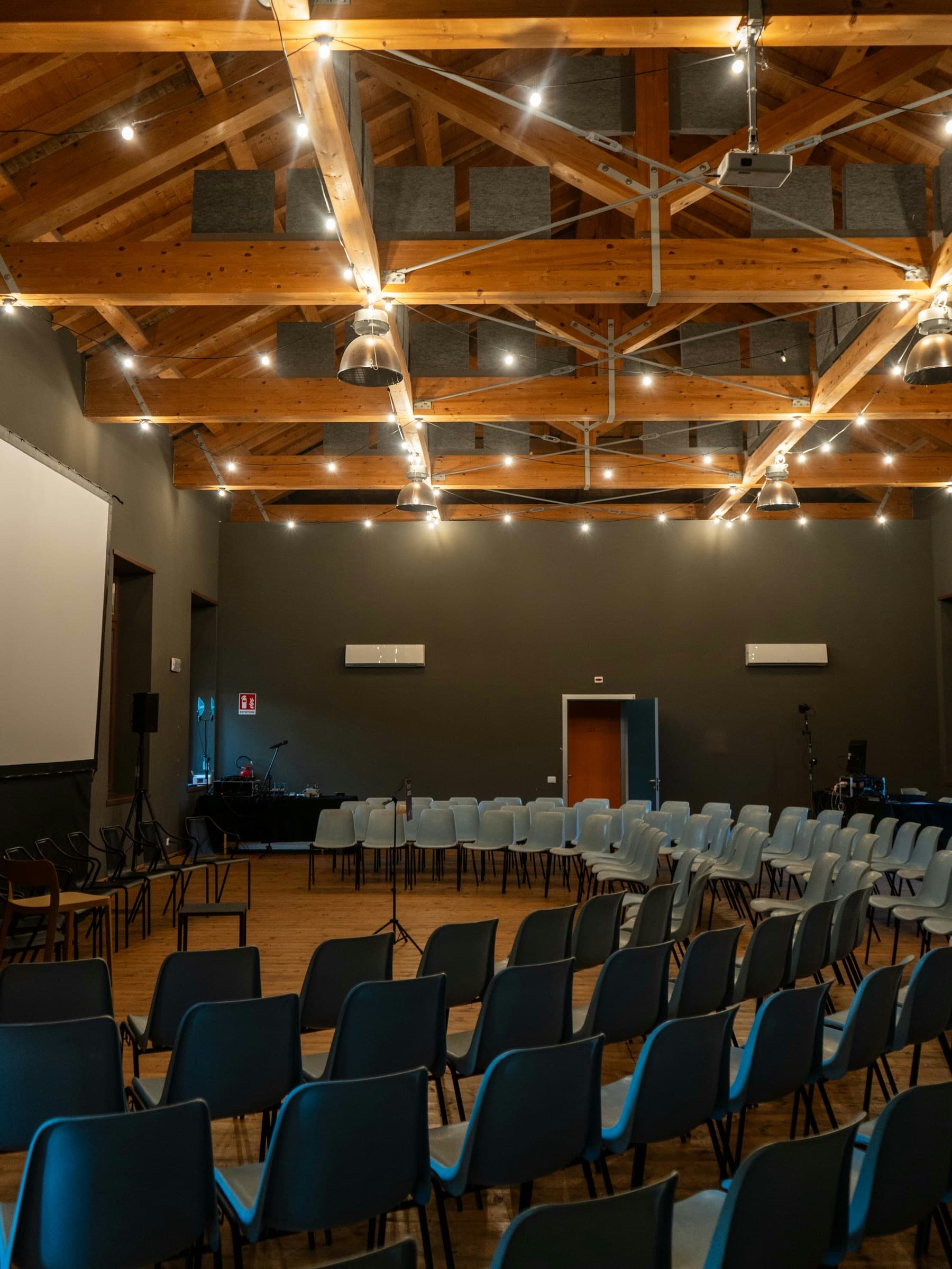 A flexible event room arranged for a presentation